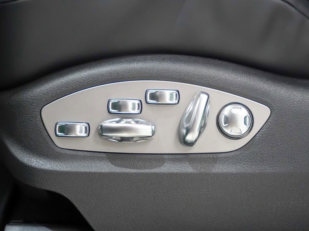 Certified 2026 Porsche Macan GTS image 24