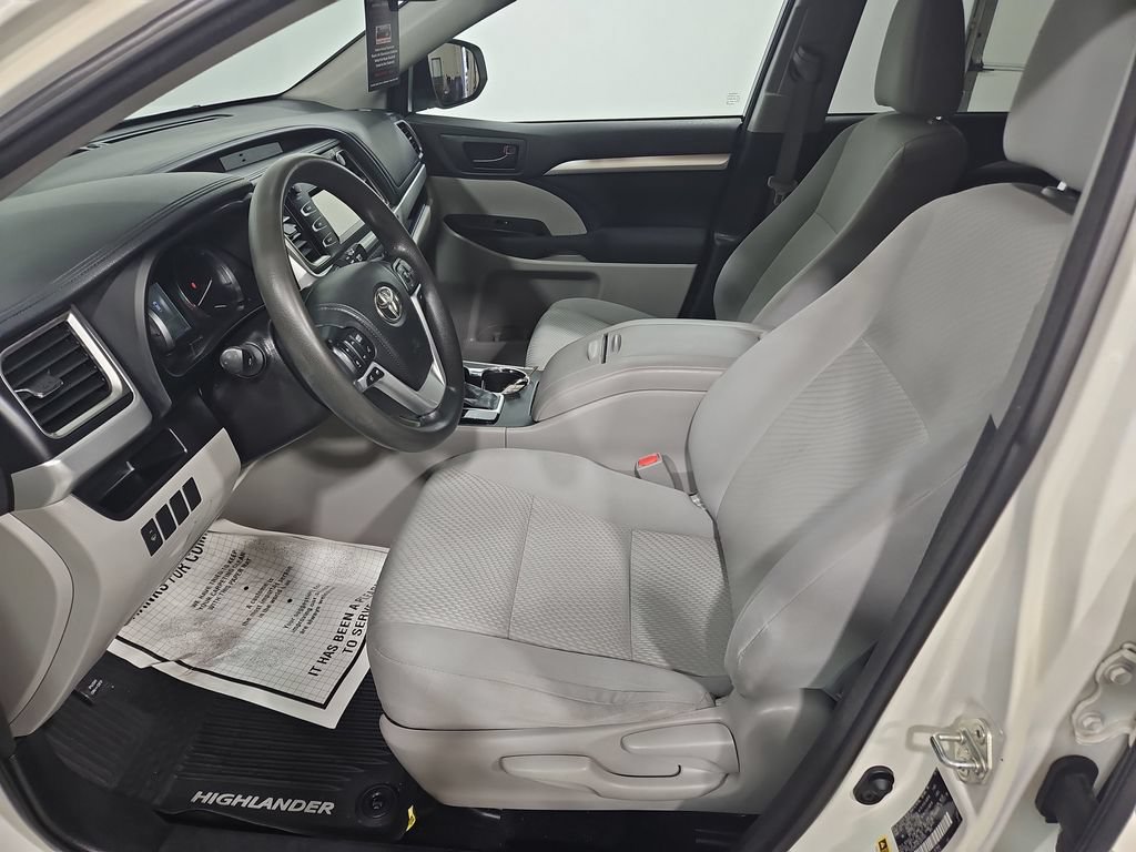 Used 2014 Toyota Highlander LE FWD image 10