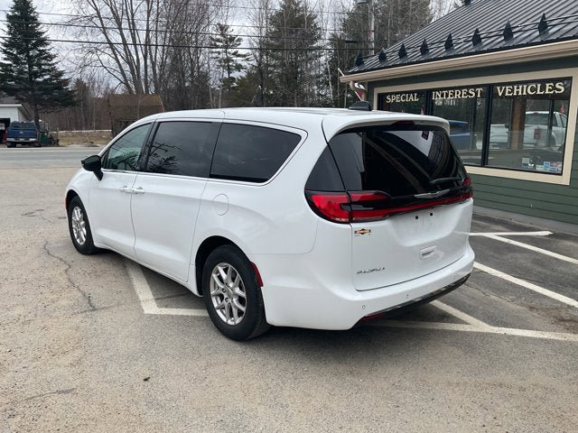 Used 2024 Chrysler Pacifica Touring-L image 9