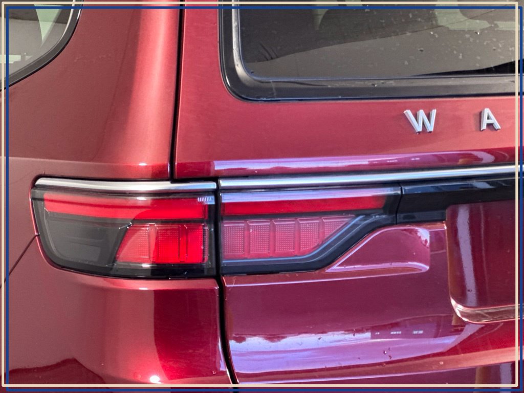Used 2022 Jeep Wagoneer Series III w/ Premium Group I AWD/4WD image 12