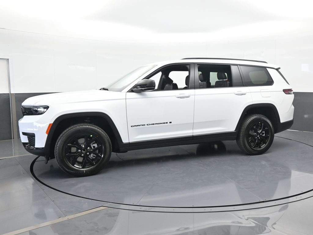 Used 2025 Jeep Grand Cherokee L Laredo image 2
