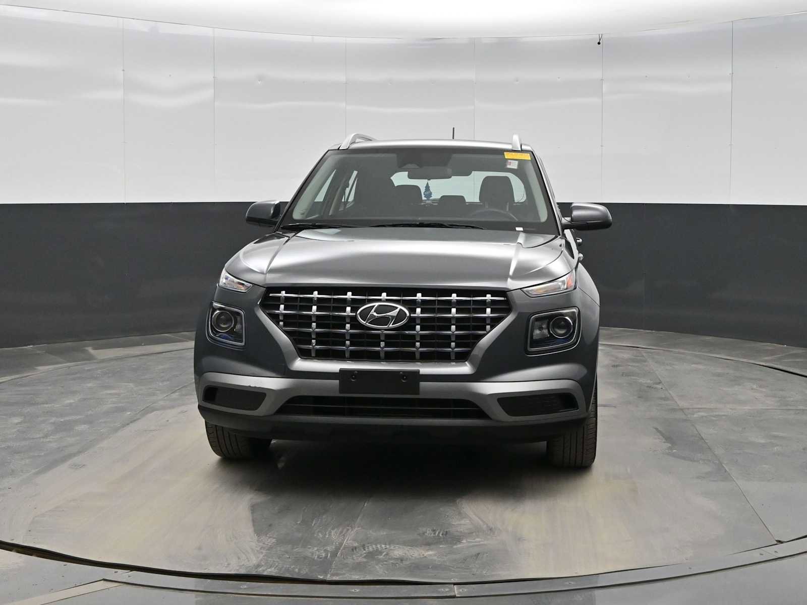Certified 2024 Hyundai Venue SEL image 3