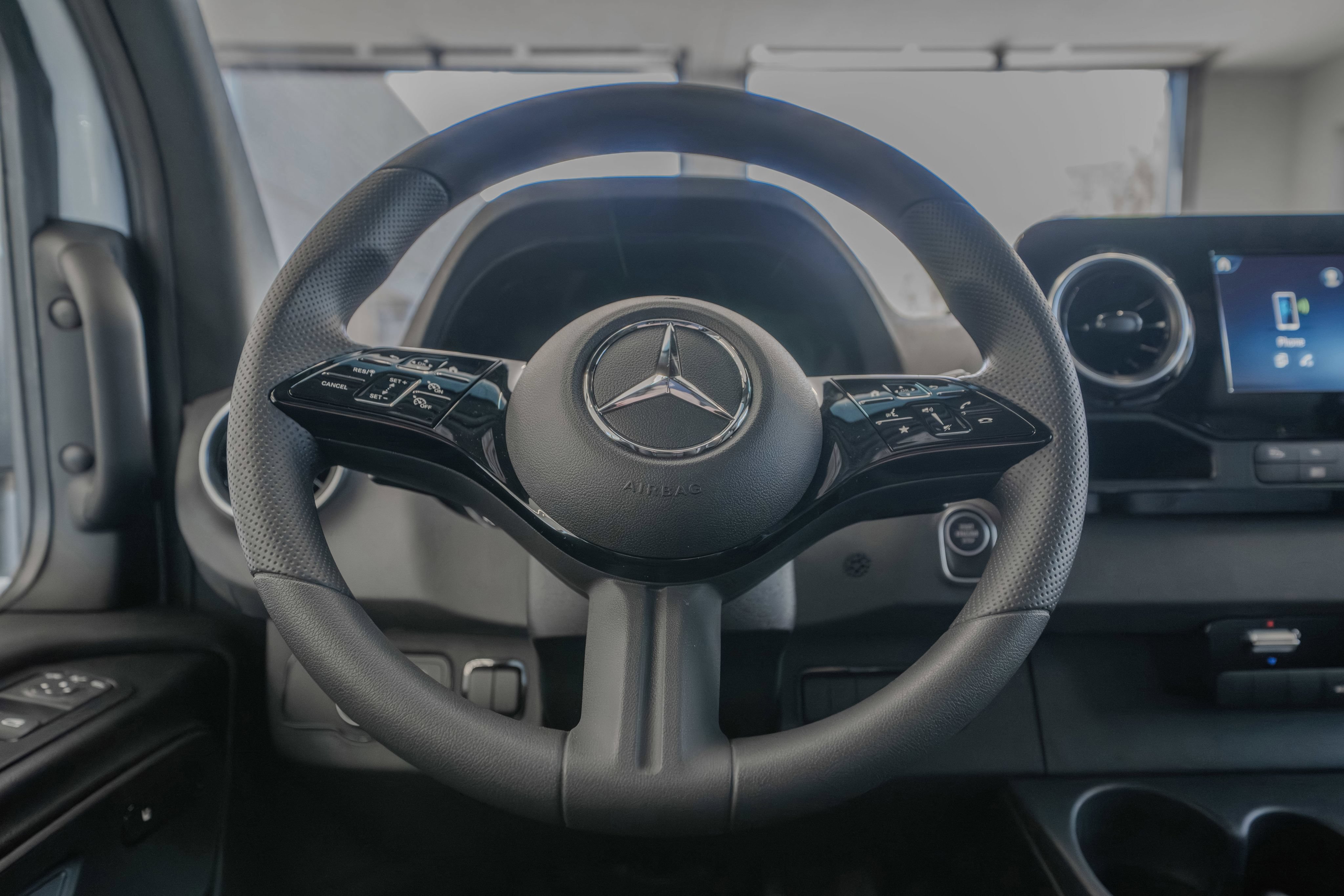 Used 2025 Mercedes-Benz Sprinter 2500 image 9