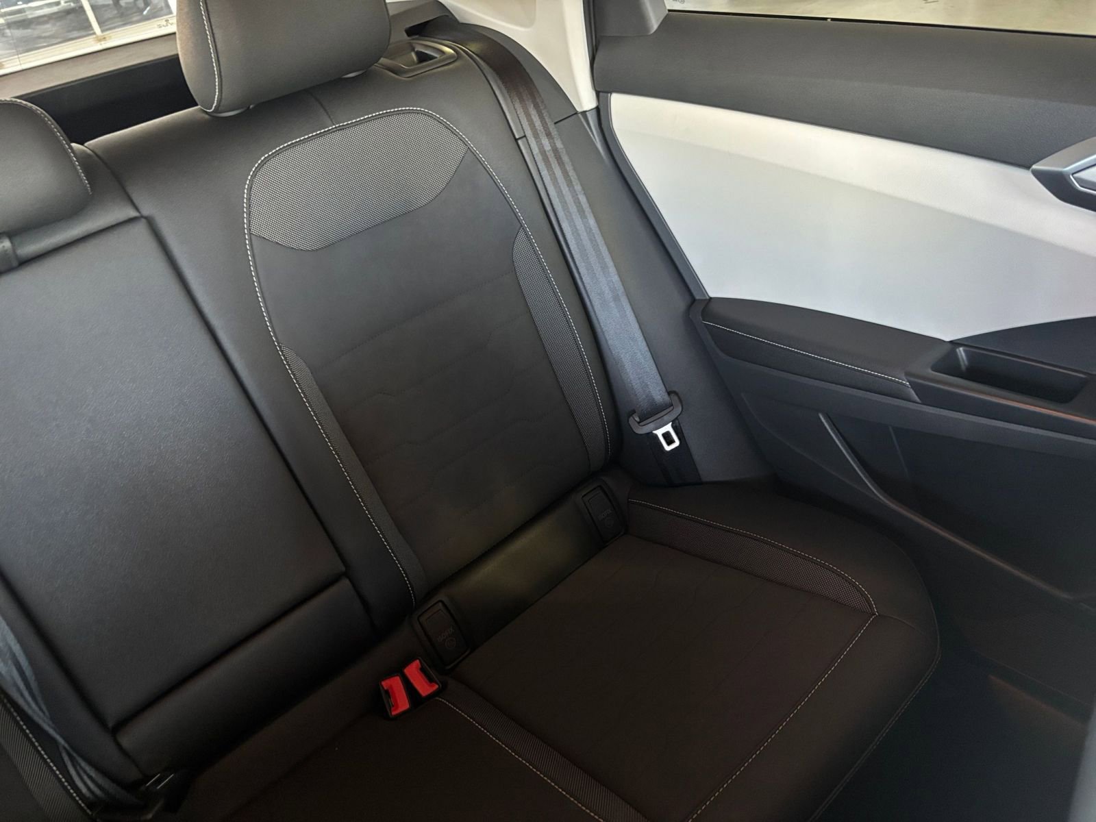 Used 2025 Volkswagen Taos SE image 42