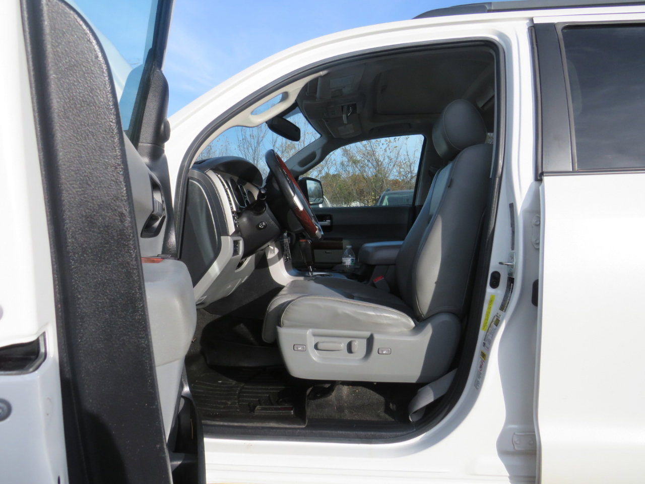 Used 2015 Toyota Sequoia Platinum image 11