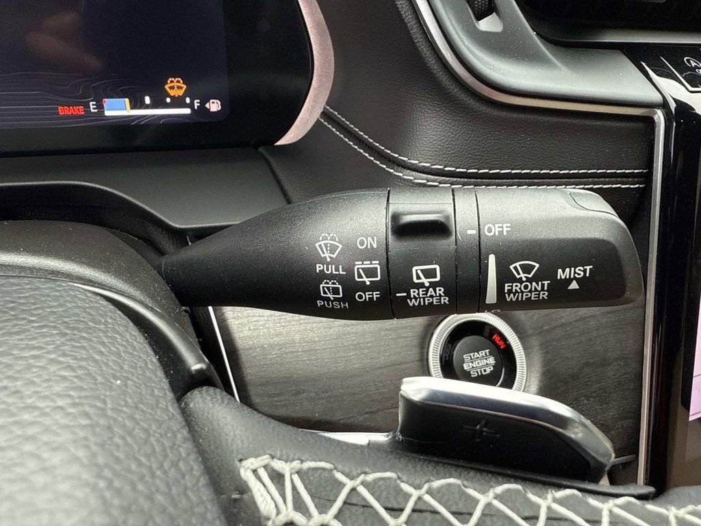 Used 2023 Jeep Grand Cherokee L Limited w/ Luxury Tech Group II image 38