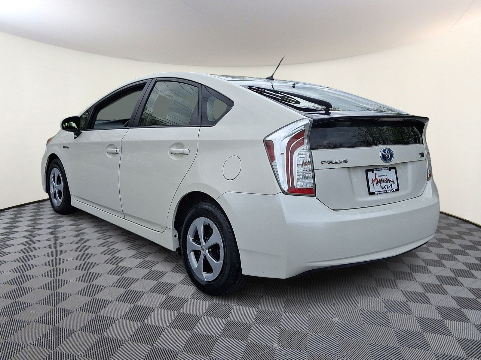 Used 2014 Toyota Prius Two FWD image 4
