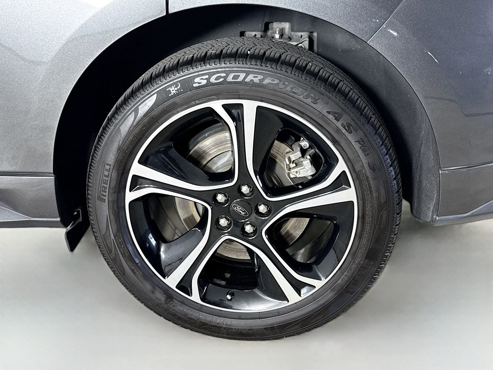 Used 2020 Ford Edge ST image 32