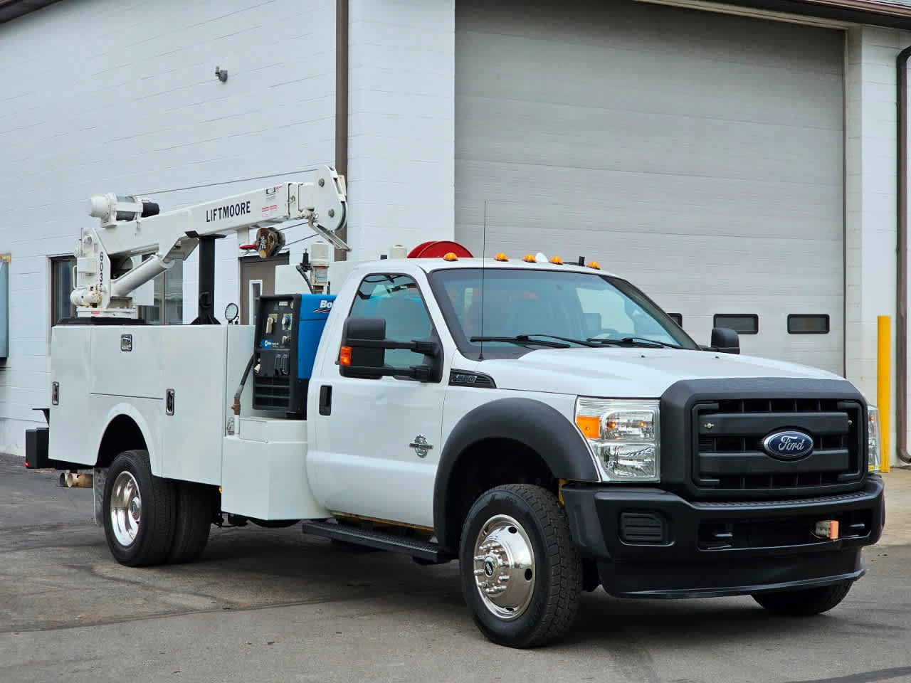 Used 2016 Ford F550 4x4 Regular Cab Super Duty image 2
