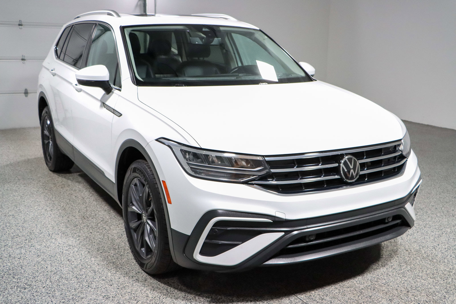 Used 2022 Volkswagen Tiguan SE AWD/4WD image 5