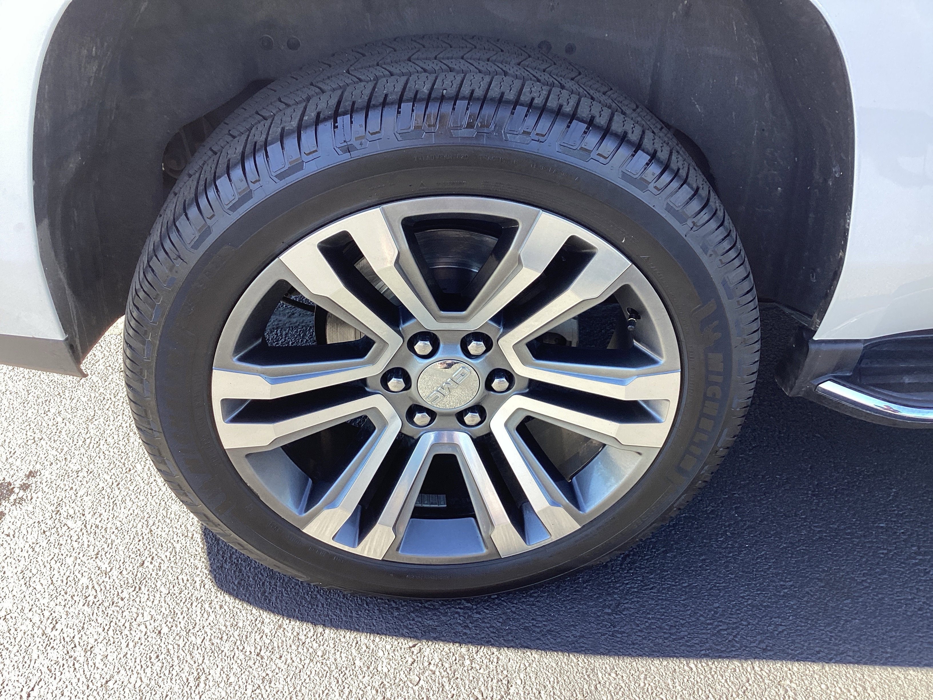 Used 2018 GMC Yukon Denali w/ Open Road Package image 12