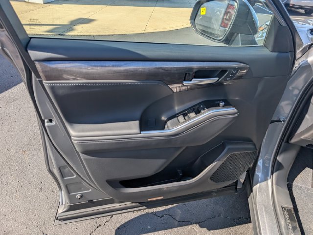 New 2026 Toyota Highlander AWD image 10