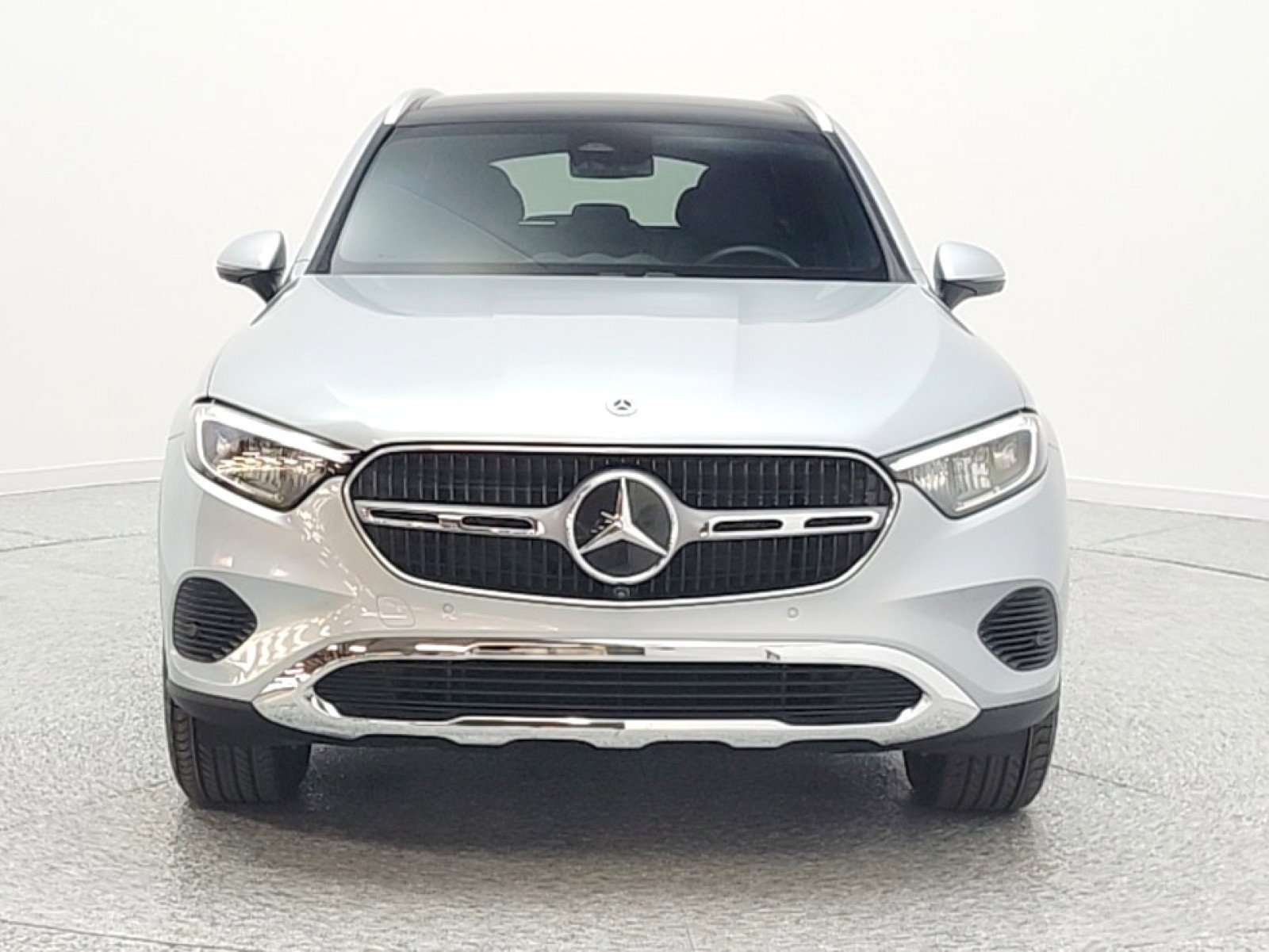 Certified 2025 Mercedes-Benz GLC 300 image 2