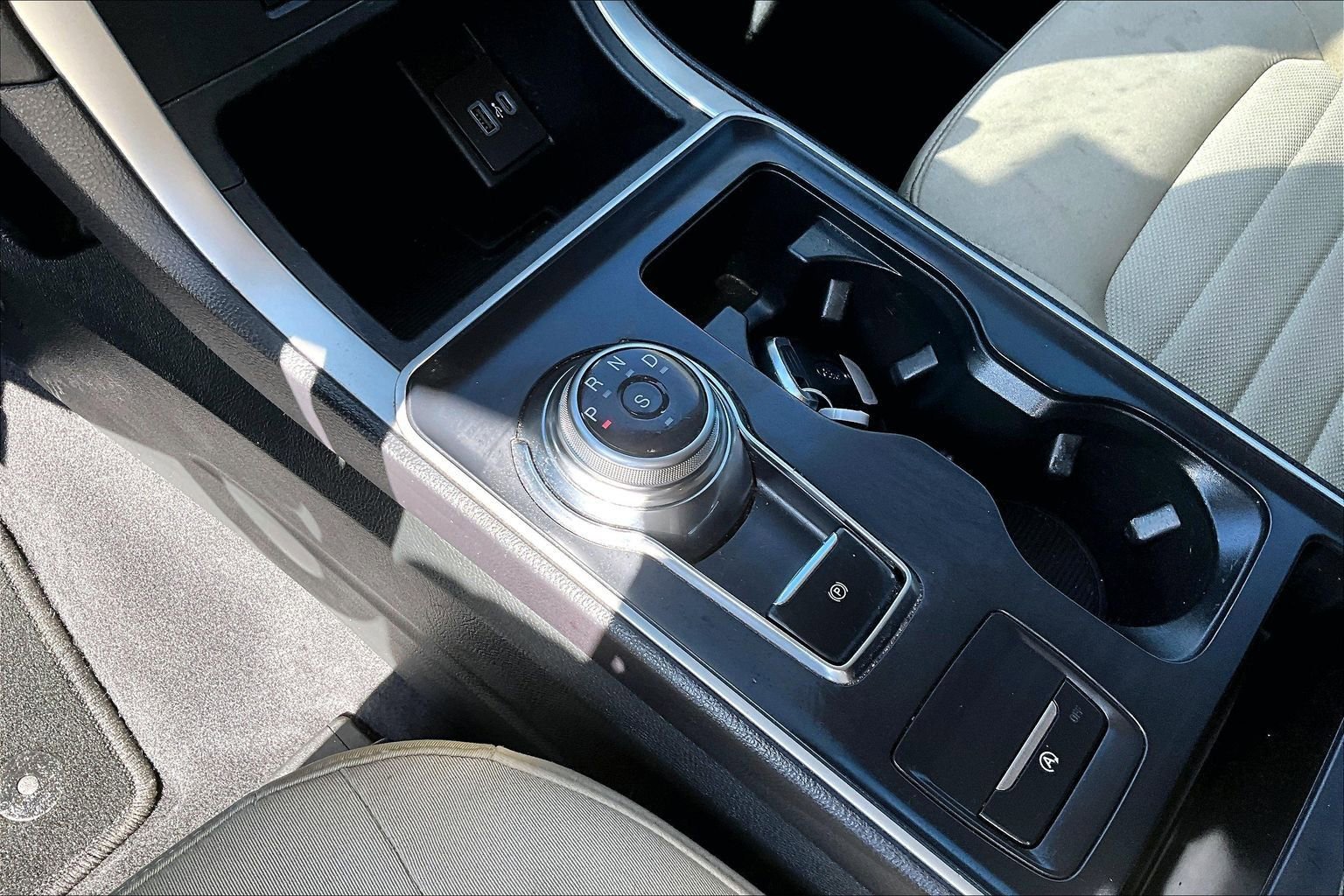 Used 2024 Ford Edge SE image 18