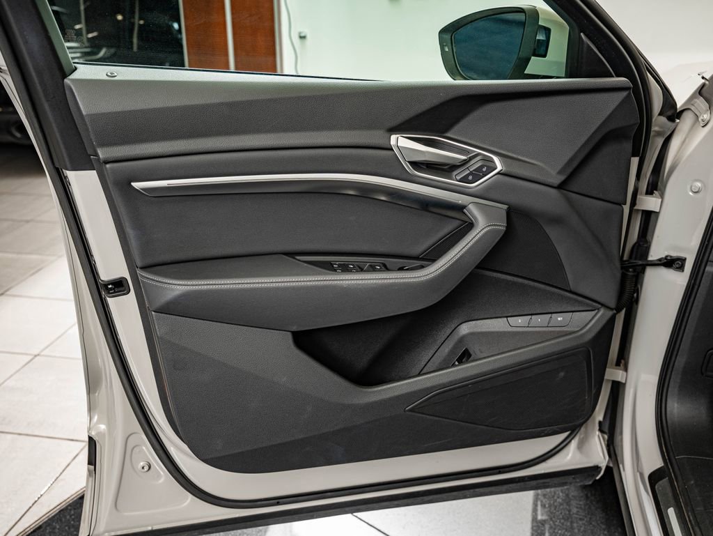 Used 2021 Audi e-tron Premium w/ Convenience Plus Package AWD/4WD image 19