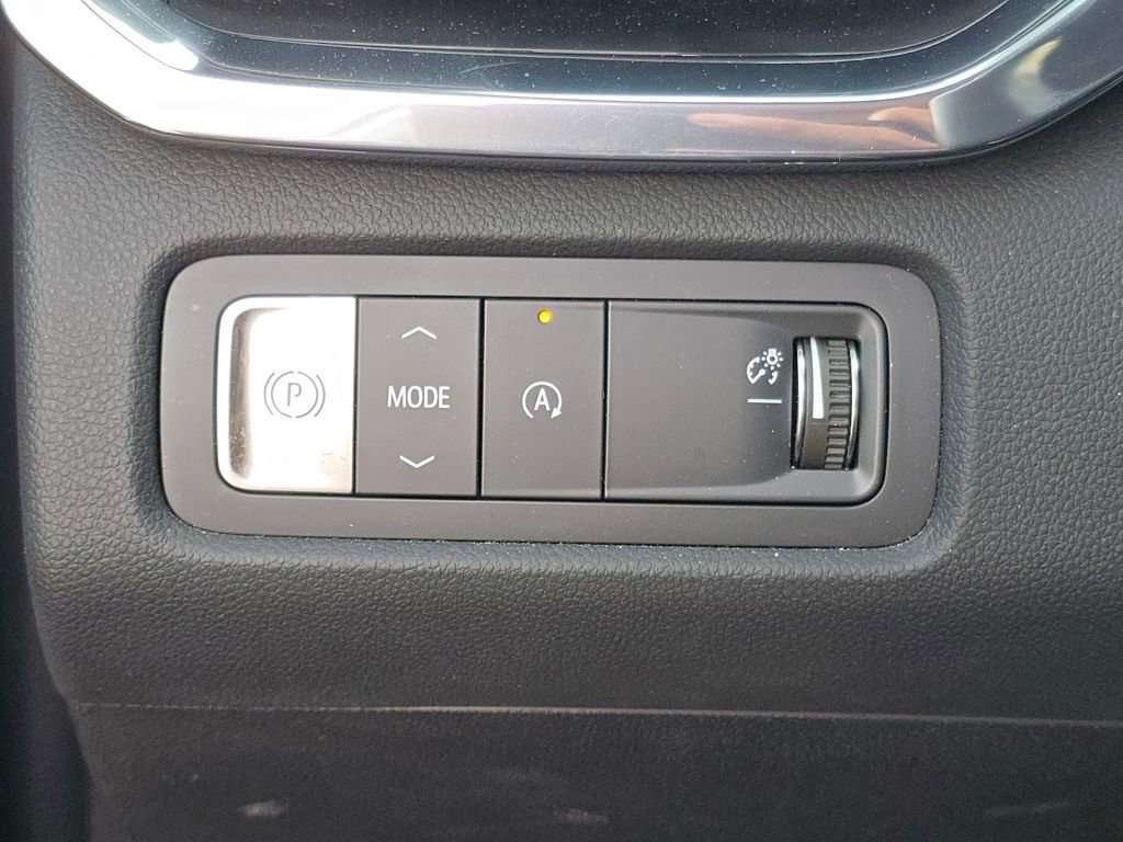 Used 2025 GMC Acadia Elevation image 26