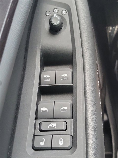 Used 2022 Jeep Grand Cherokee L Laredo w/ Luxury Tech Group I image 15