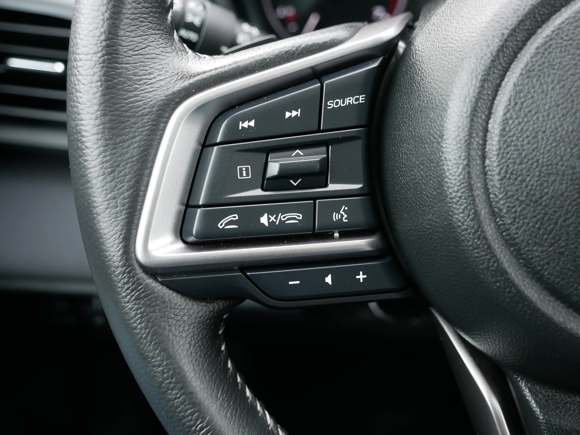 Used 2025 Subaru Outback Premium image 31