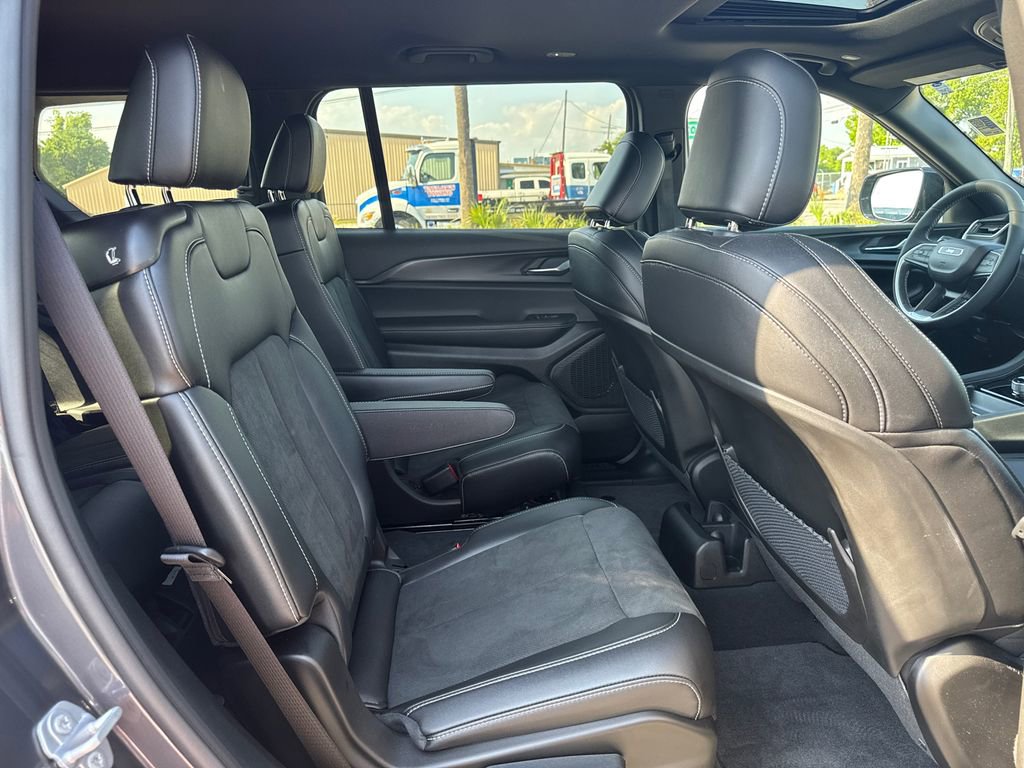 Used 2025 Jeep Grand Cherokee L Altitude AWD/4WD image 19