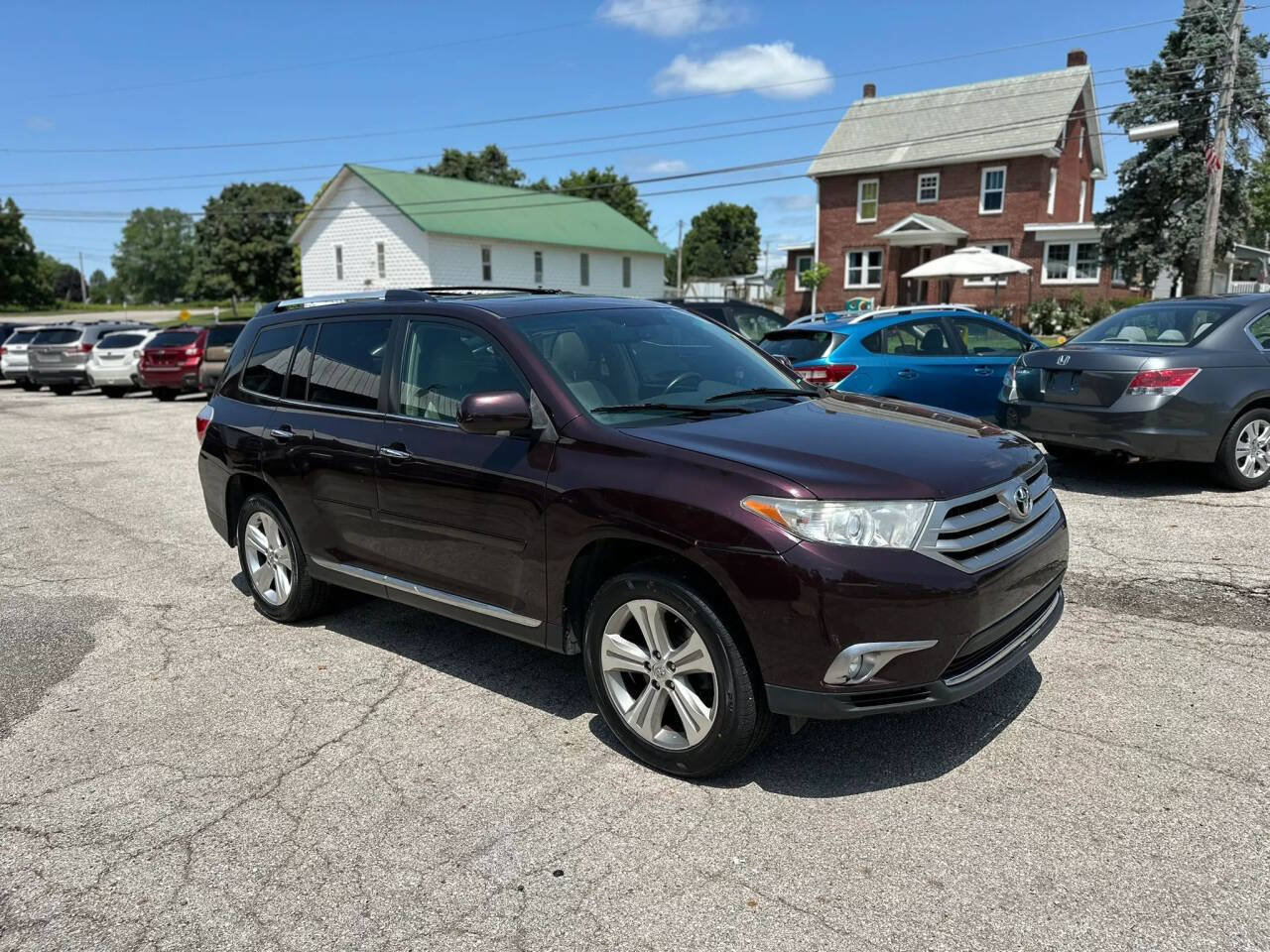 Used 2011 Toyota Highlander Limited w/ Tow Pkg AWD/4WD image 3