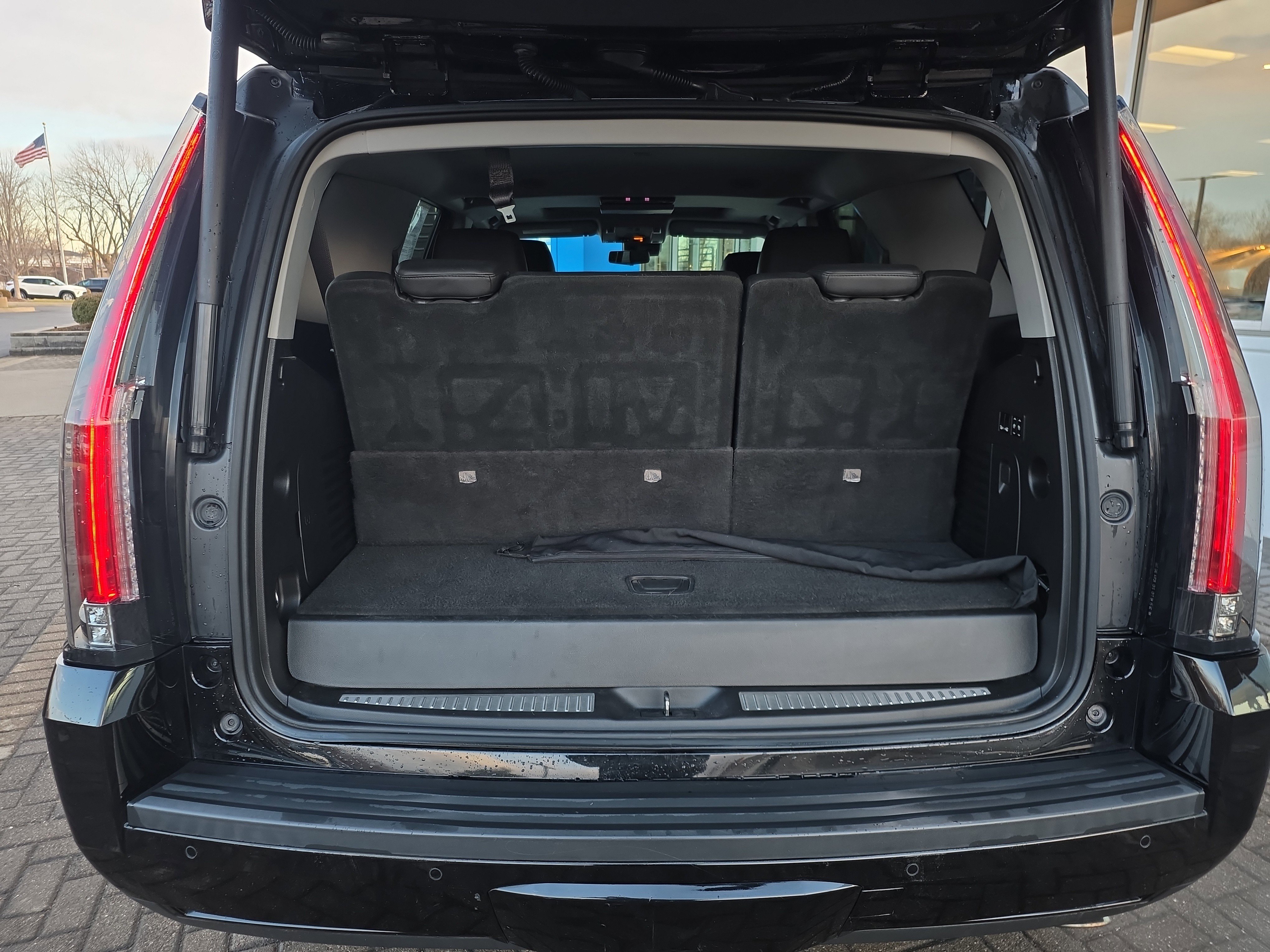 Used 2018 Cadillac Escalade Luxury image 37