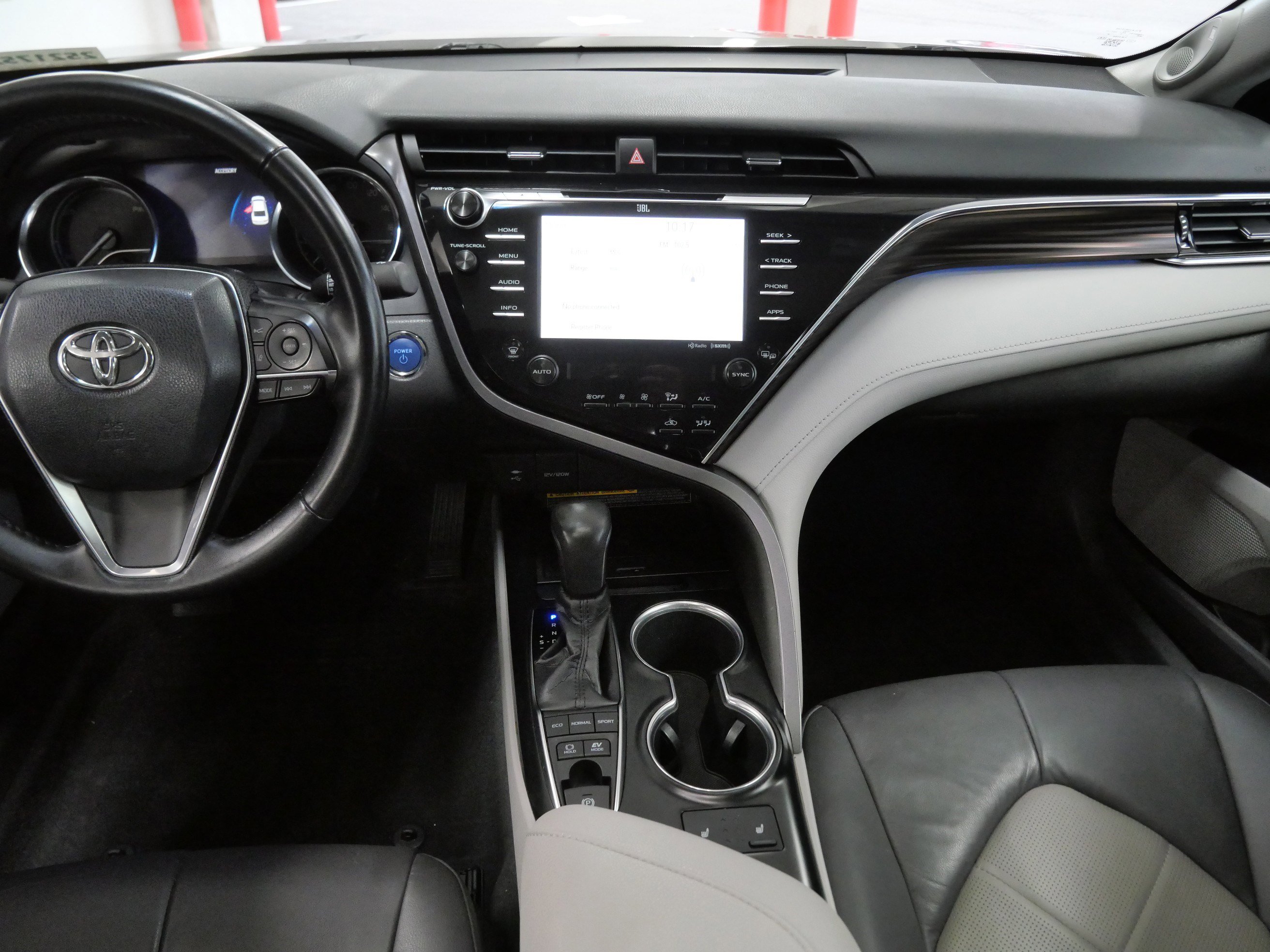 Certified 2018 Toyota Camry XLE image 11