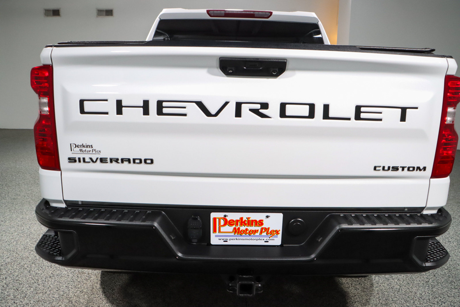 Used 2023 Chevrolet Silverado 1500 Custom Trail Boss w/ LPO, Dark Essentials Package AWD/4WD image 8