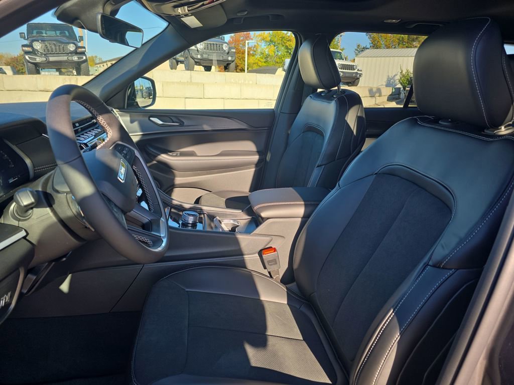 New 2025 Jeep Grand Cherokee 4WD image 10