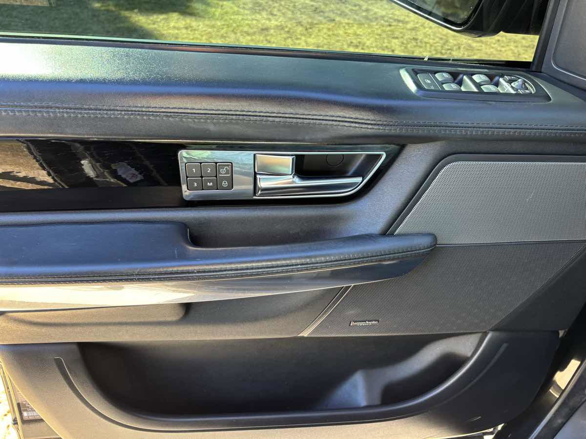 Used 2013 Land Rover Range Rover Sport HSE LUX image 14