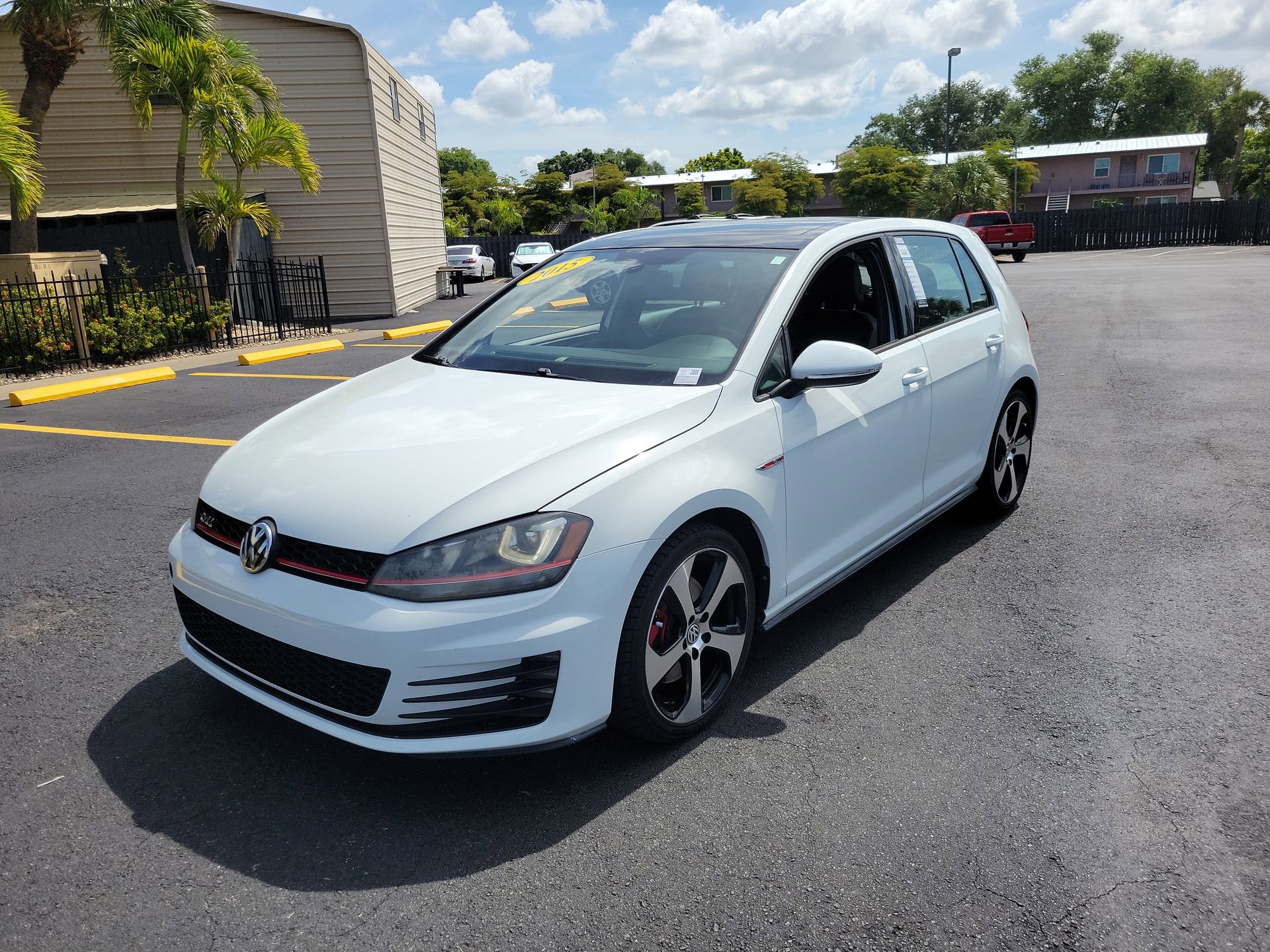 Used 2015 Volkswagen Golf 4-Door FWD image 10