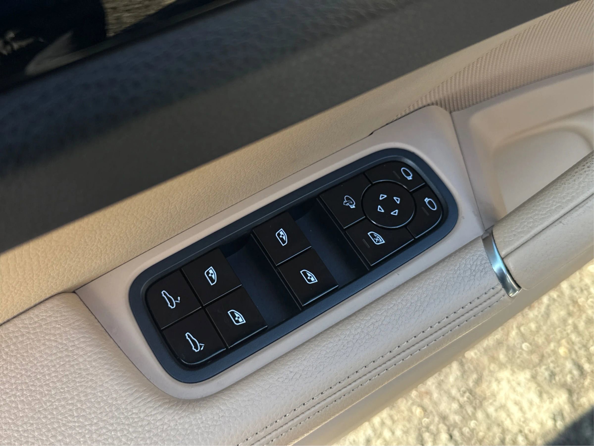 Used 2019 Porsche Cayenne image 39