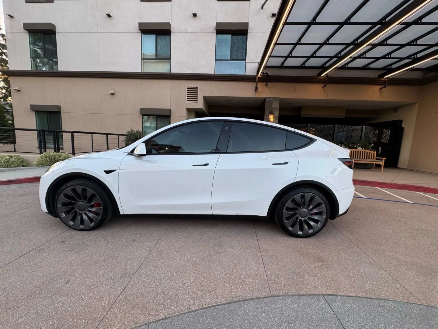 Used 2022 Tesla Model Y Performance AWD/4WD image 6