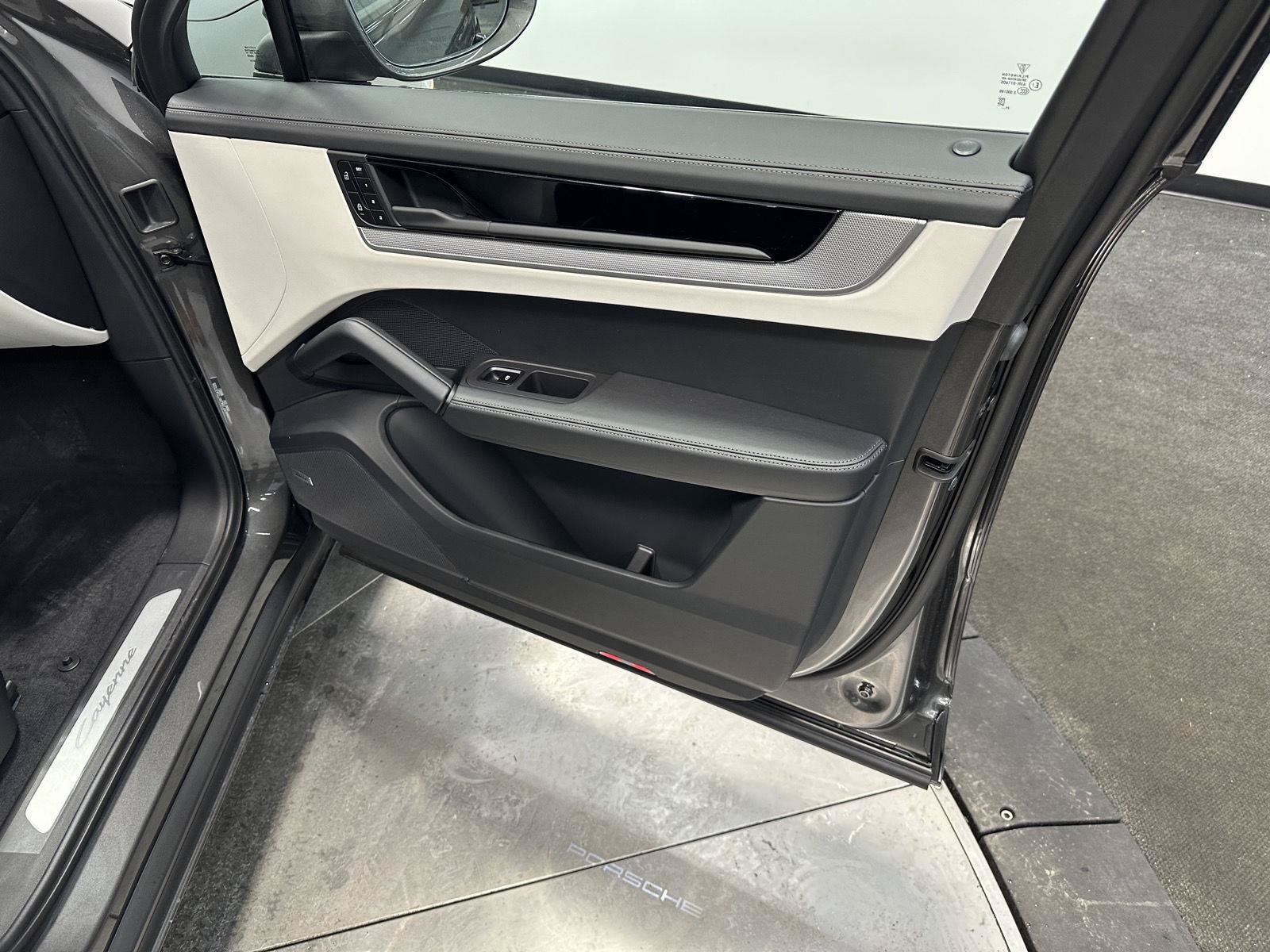 New 2026 Porsche Cayenne Coupe AWD/4WD image 43
