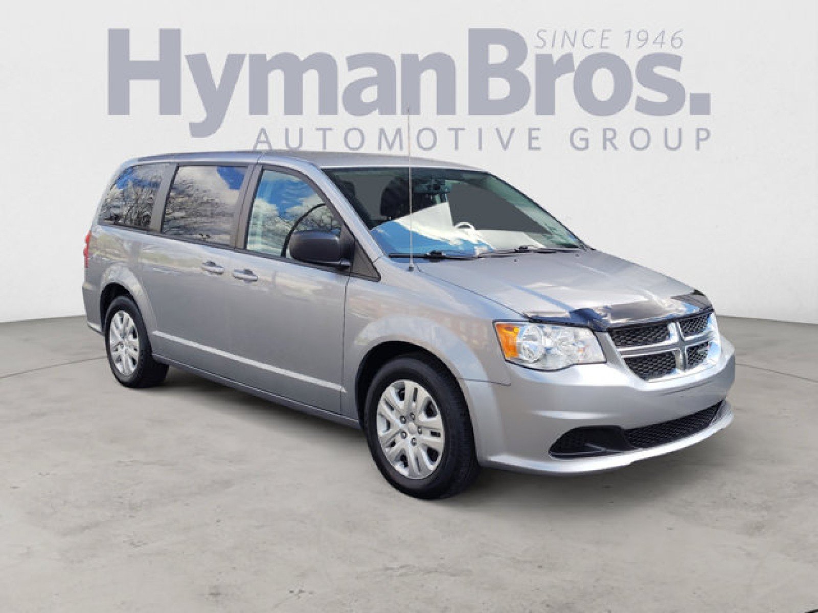 Used 2018 Dodge Grand Caravan SE w/ UConnect Hands-Free Group
