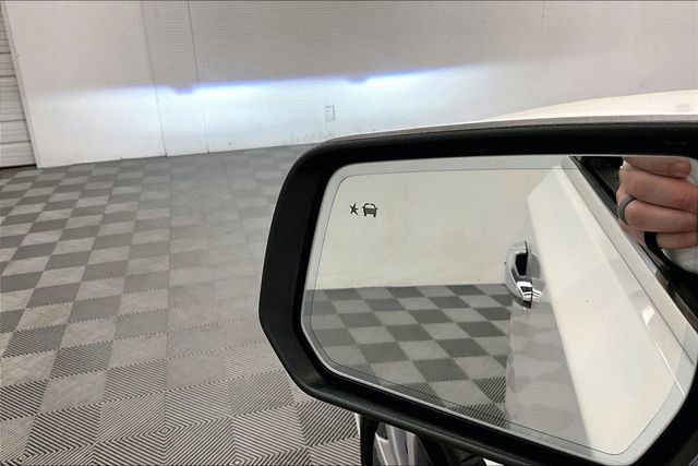 Used 2023 Chevrolet Traverse Premier image 32