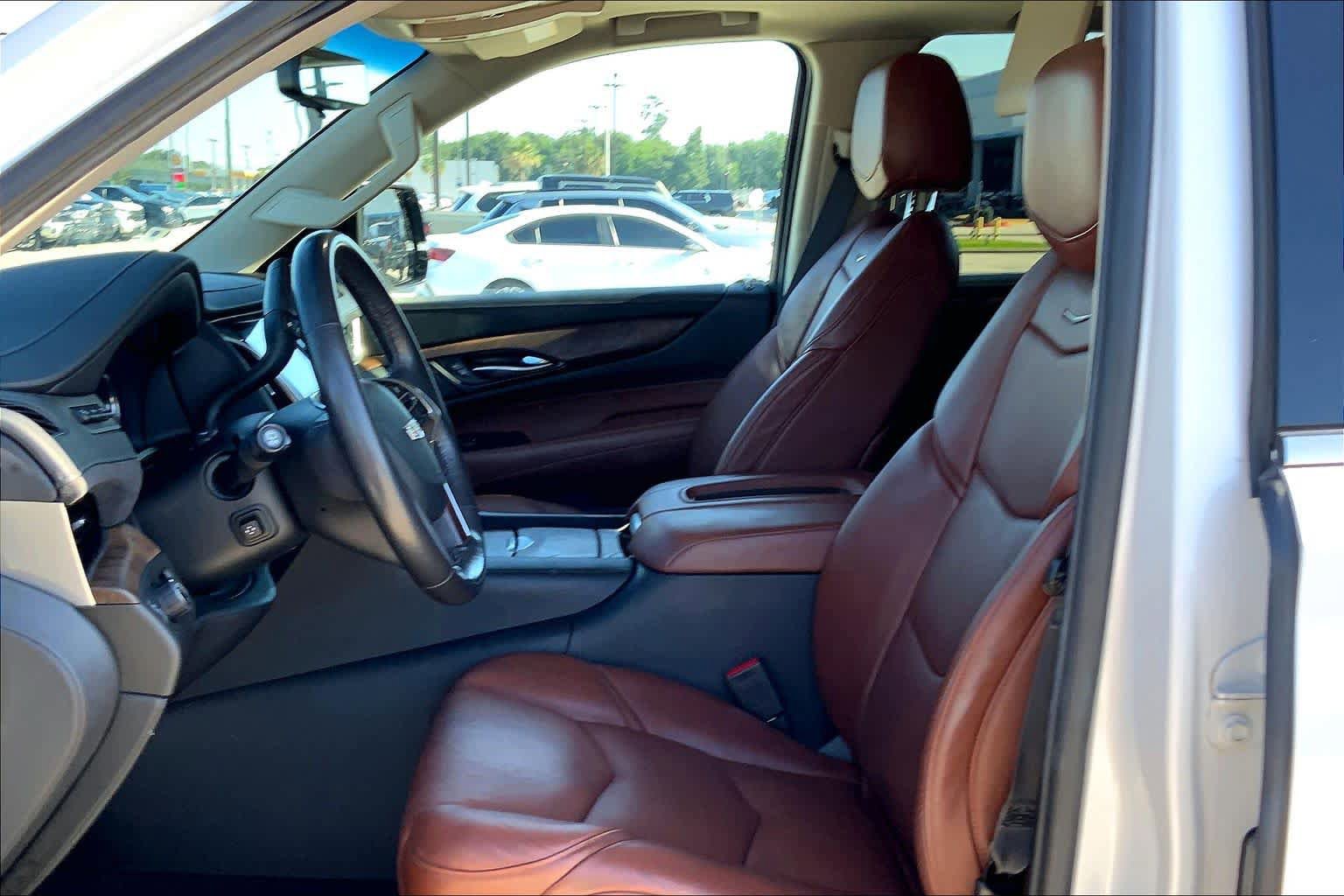 Used 2019 Cadillac Escalade Premium Luxury RWD image 8