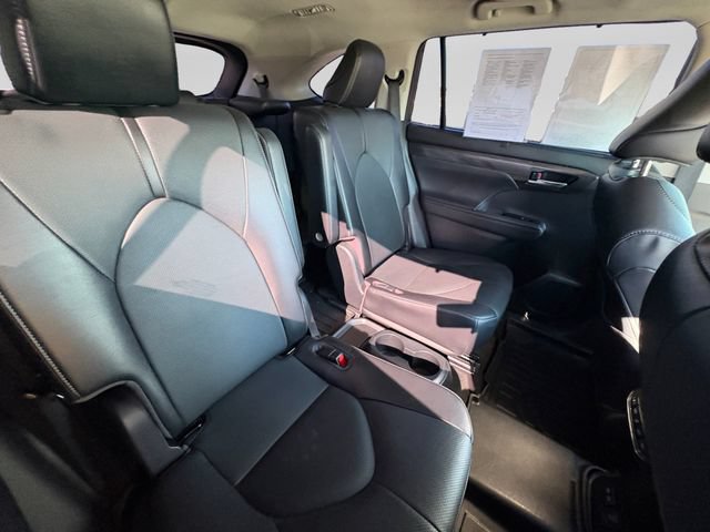 Used 2023 Toyota Highlander Limited AWD/4WD image 30