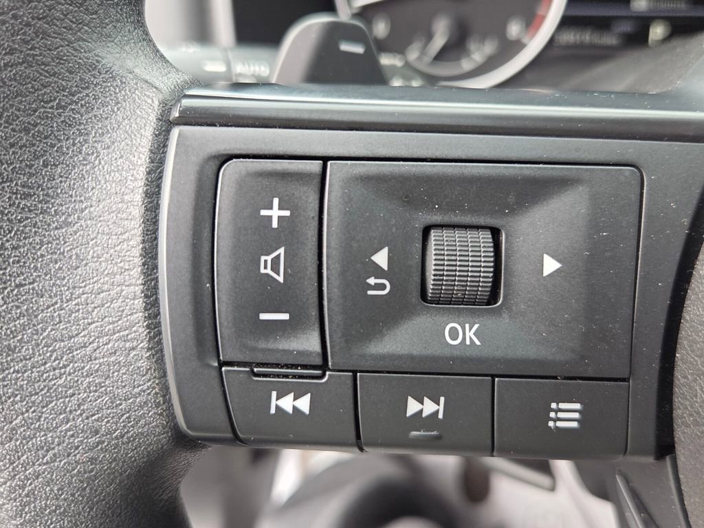 Used 2023 Nissan Rogue S image 23