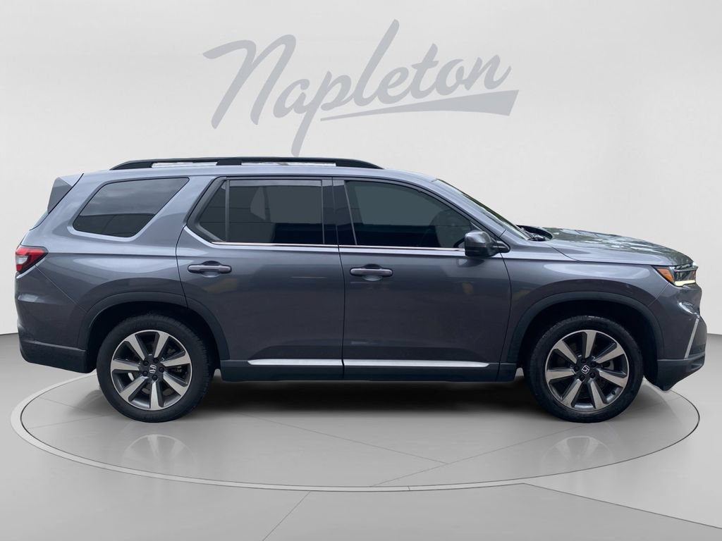 Used 2025 Honda Pilot Touring image 7