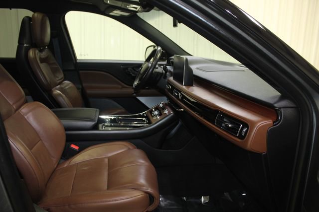 Used 2023 Lincoln Aviator Reserve w/ Equipment Group 201A image 16