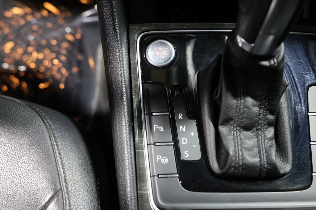 Used 2017 Volkswagen Passat 1.8T SEL Premium image 24