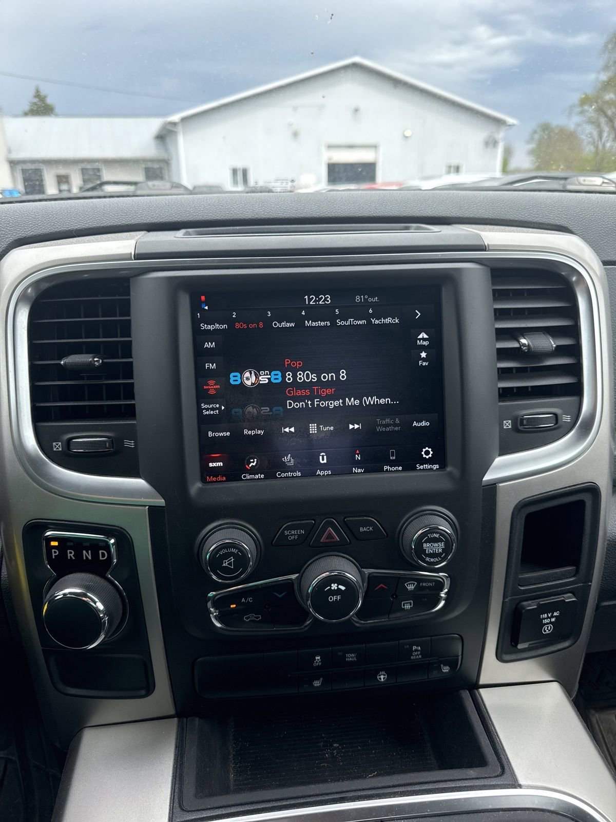 Used 2020 RAM 1500 Classic SLT w/ Luxury Group RWD image 17