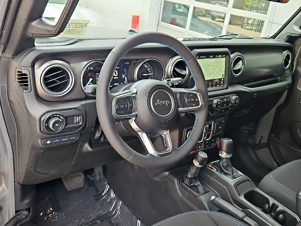Used 2023 Jeep Wrangler Unlimited Rubicon 4xe w/ Cold Weather Group AWD/4WD image 27