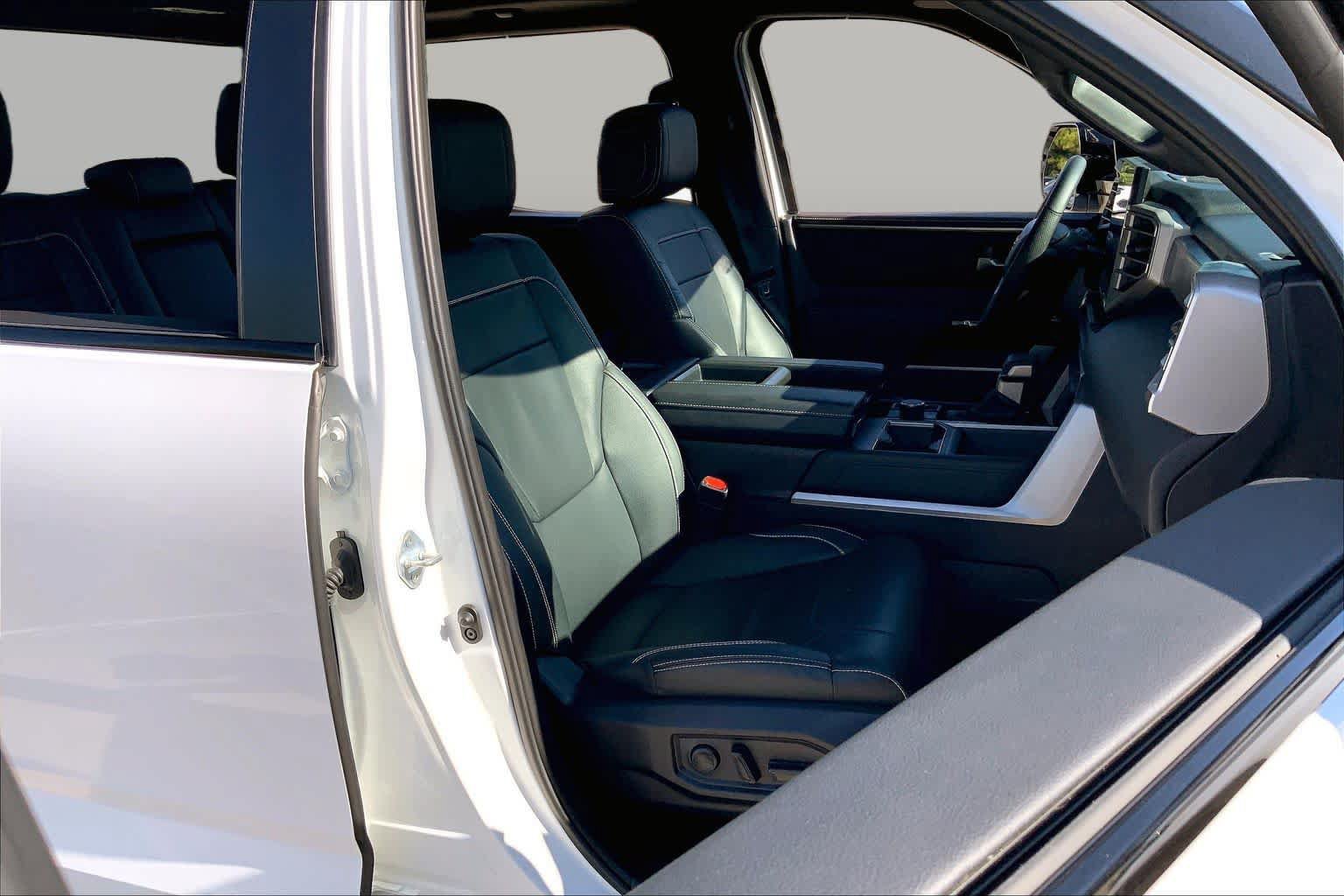 Used 2026 Toyota Tundra Limited AWD/4WD image 9