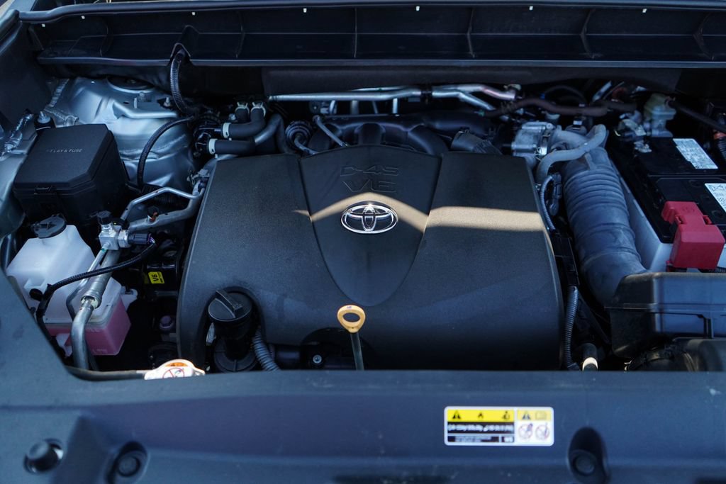Used 2022 Toyota Highlander XLE FWD image 15