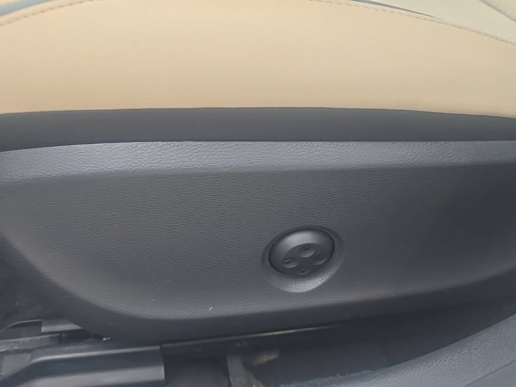 Used 2019 INFINITI QX30 w/ Navigation Package FWD image 14
