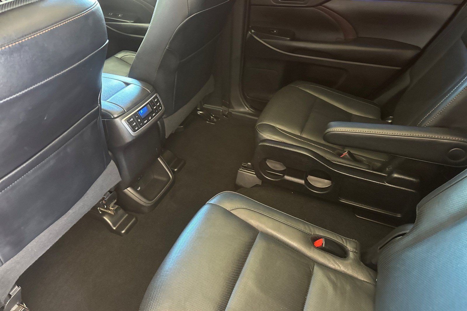 Used 2019 Toyota Highlander Limited Platinum AWD/4WD image 28