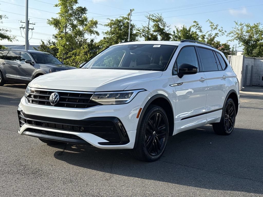 Used 2022 Volkswagen Tiguan SE R-Line AWD/4WD image 6