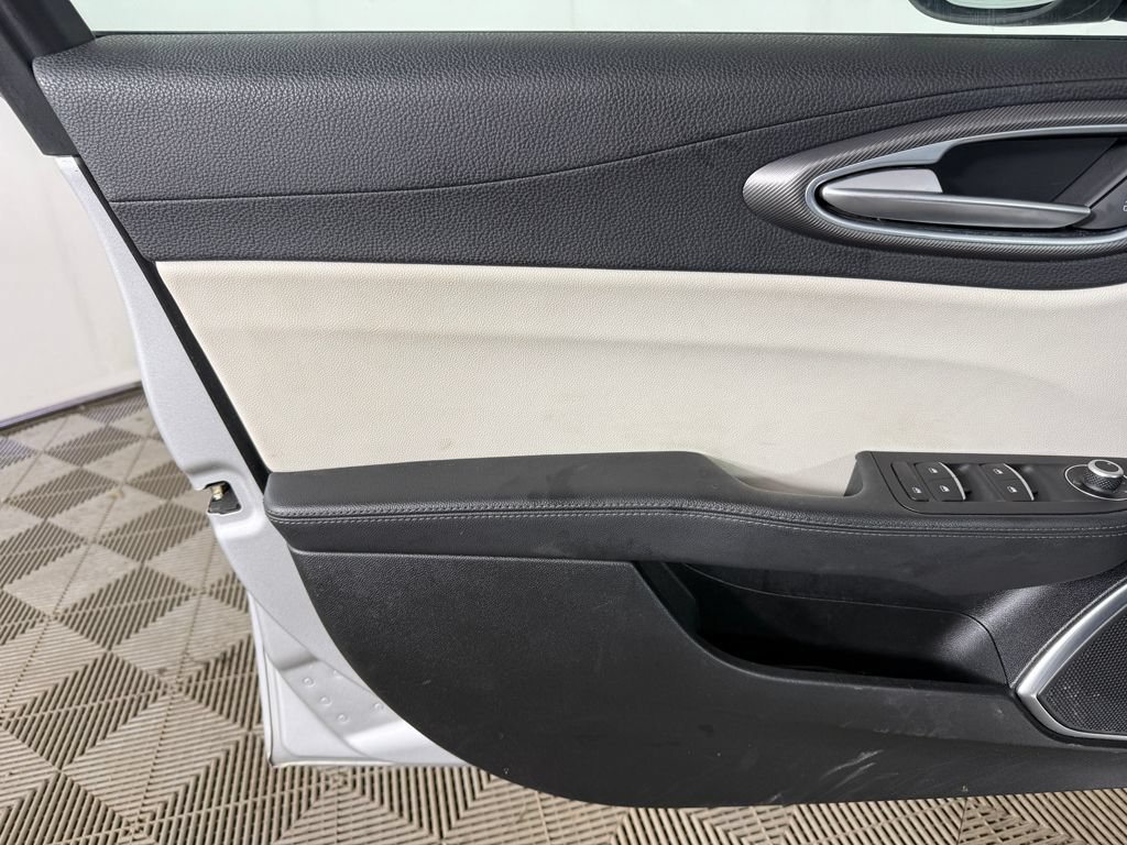 Used 2018 Alfa Romeo Giulia AWD image 20