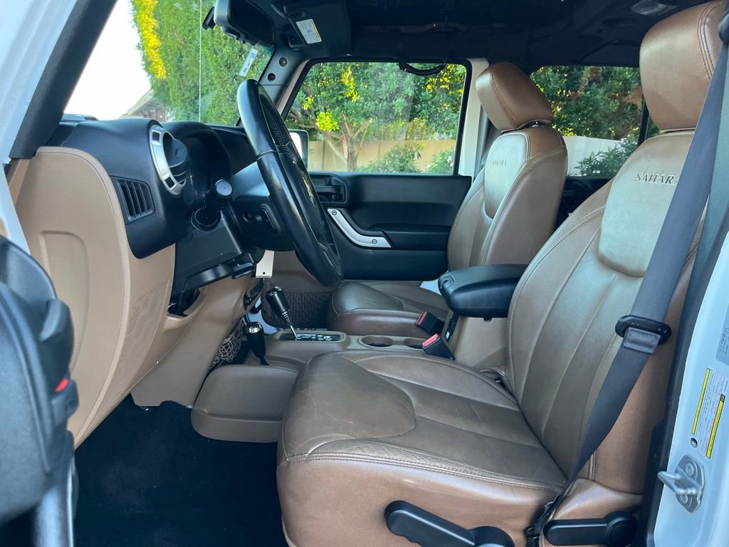 Used 2017 Jeep Wrangler Unlimited Sahara w/ Connectivity Group image 19